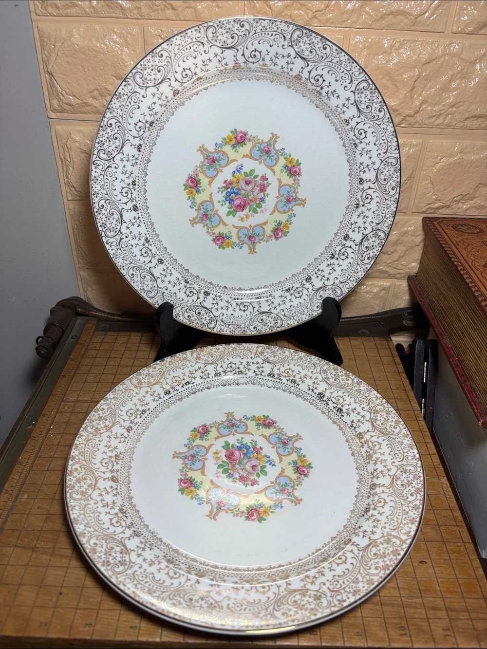 Pair Parisian Center Dinner Plates 10 1/8”D Made USA 22K Gold Pattern Rim Floral